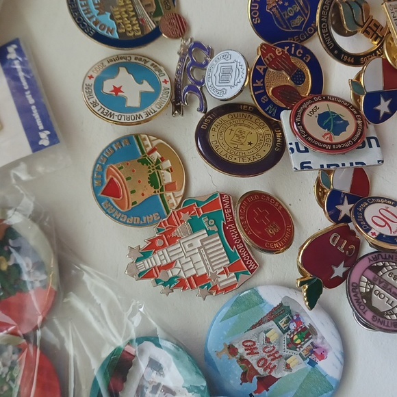 Collector Pin lot - Picture 4 of 7